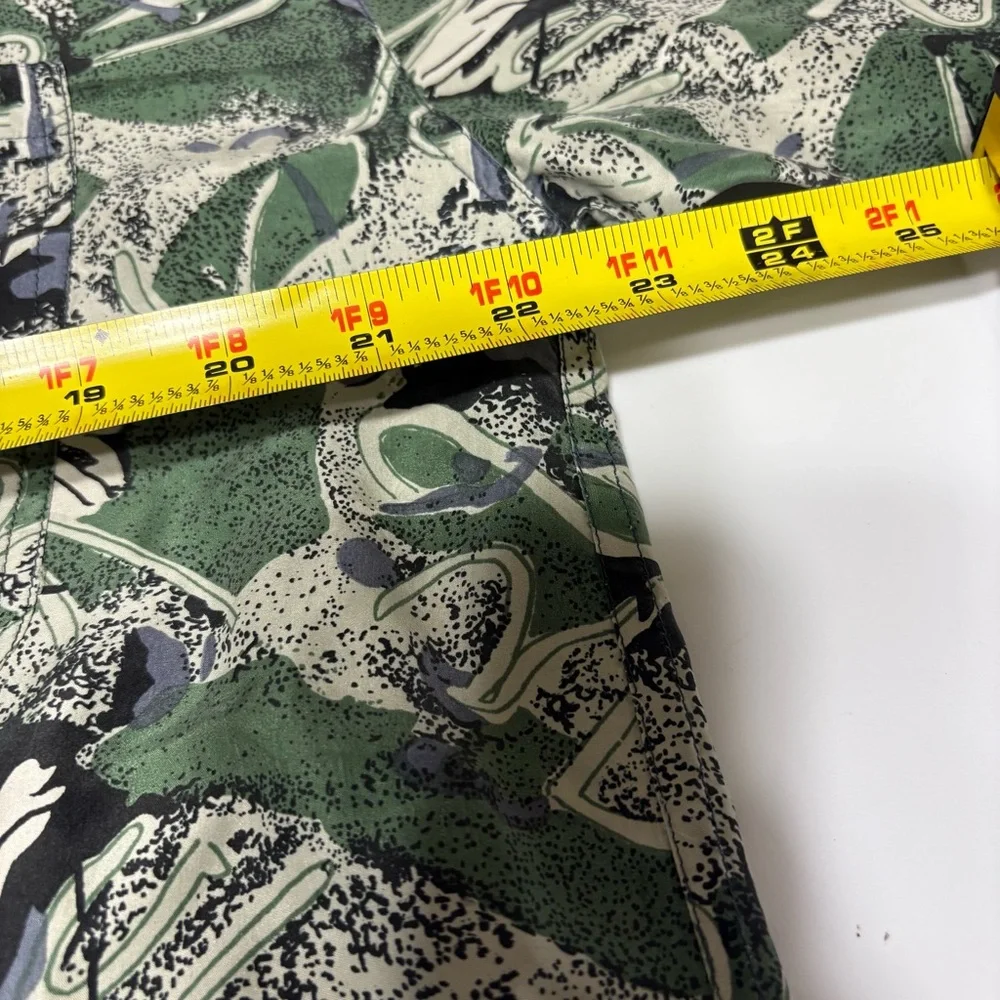 Chiamare 100% silk shirt in a green and white abstract pattern. - Picture 14 of 14